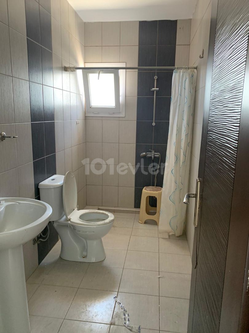 Girne'de  kiralık 1+1 geniş  daire, Tarsanin yaninda 