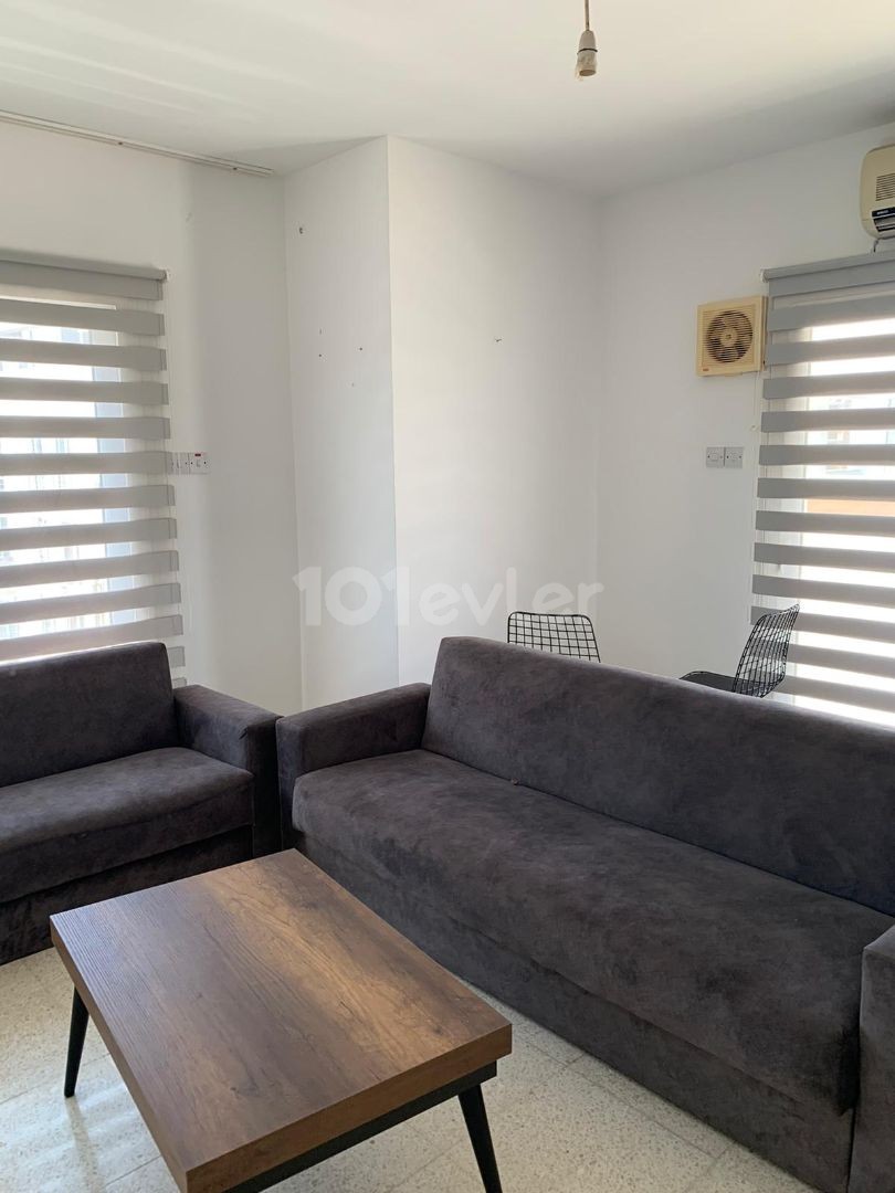 Girne'de  kiralık 1+1 geniş  daire, Tarsanin yaninda 