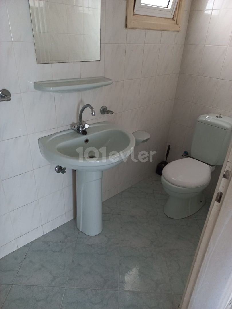 3+1 apartment for rent in center of Kyrenia, Lord palace area