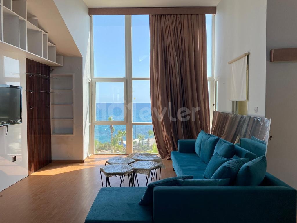 Denize sıfır 3+1 kiralık pentouse Girne’nin merkezinde 