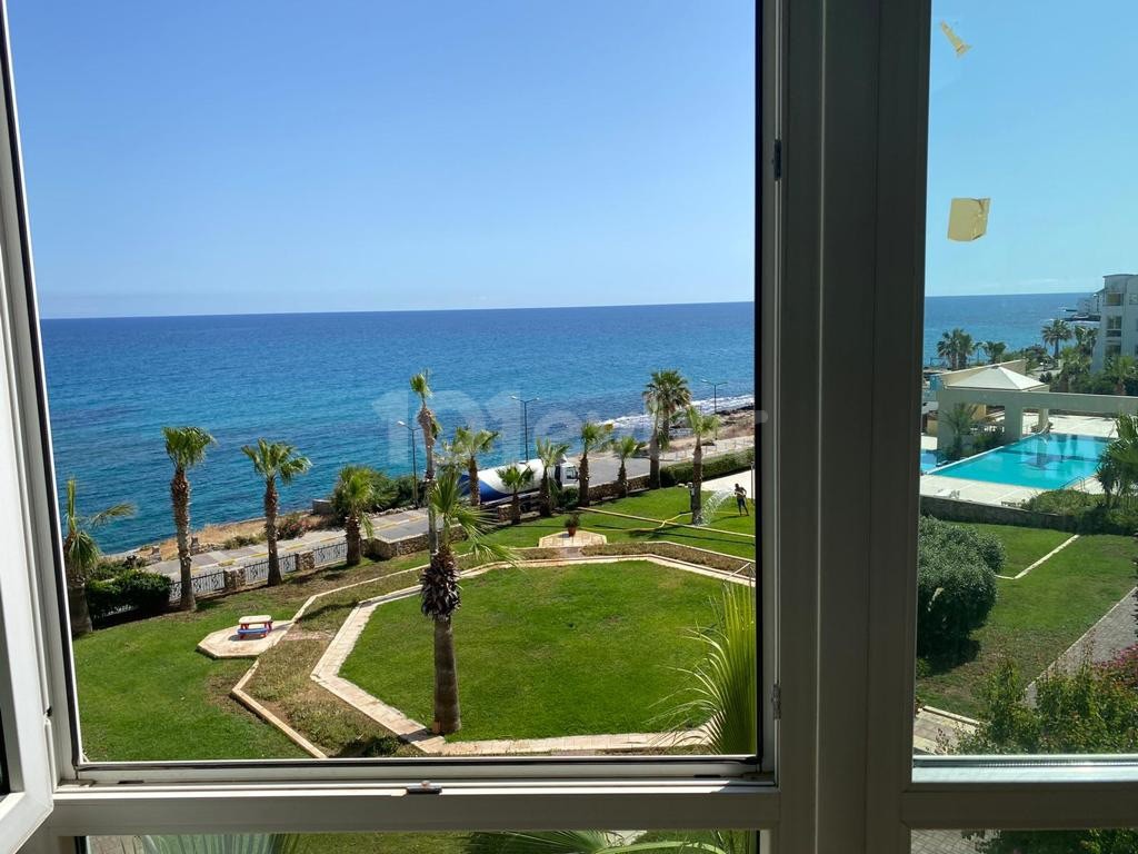 Rent a 3+1 penthouse by the sea in the center of Kyrenia ** 