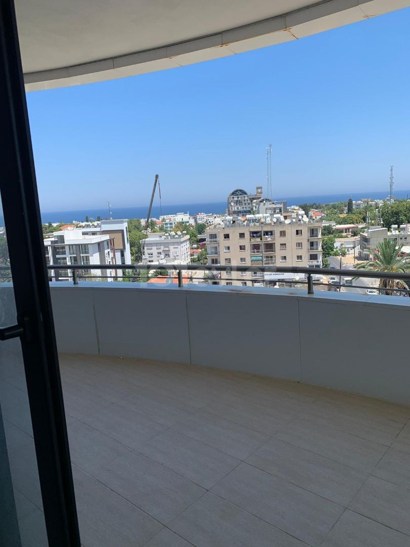 Girne Merkez'de kiralık lüks 2+1 daire 