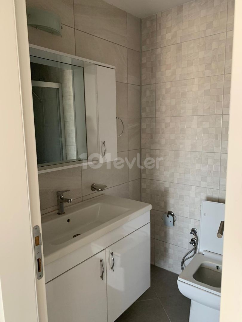 Girne Merkez'de kiralık lüks 2+1 daire 