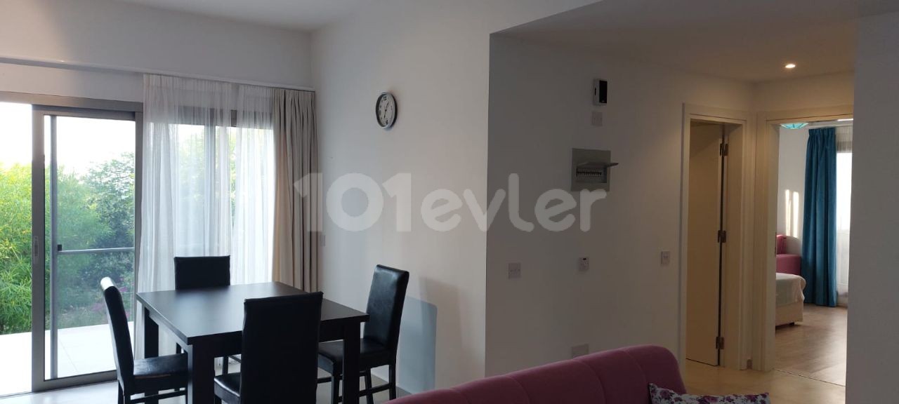 Zu verkaufen 2+1 bungalow in Alsancak, mit großem Garten ** 