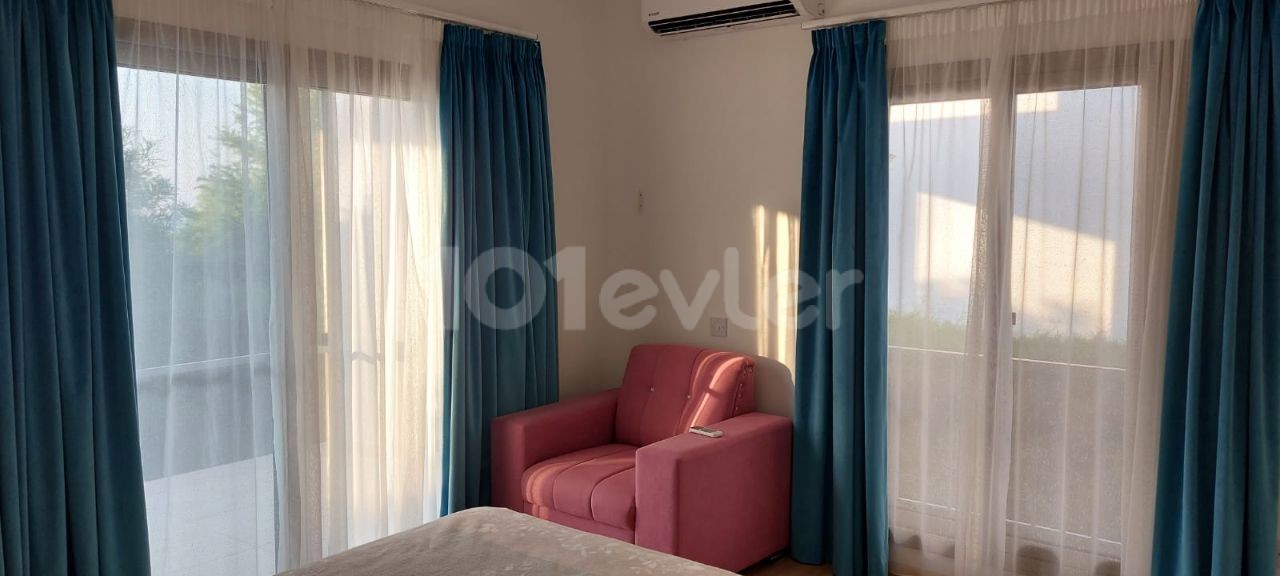 Zu verkaufen 2+1 bungalow in Alsancak, mit großem Garten ** 