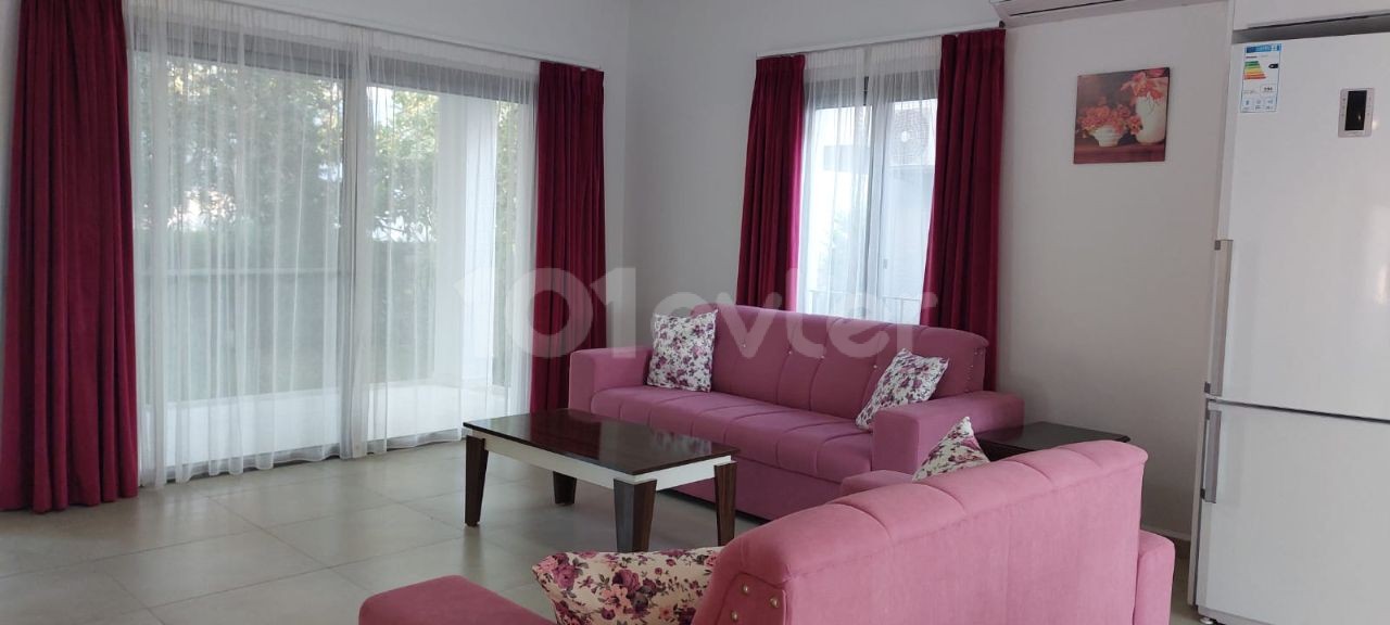 Zu verkaufen 2+1 bungalow in Alsancak, mit großem Garten ** 