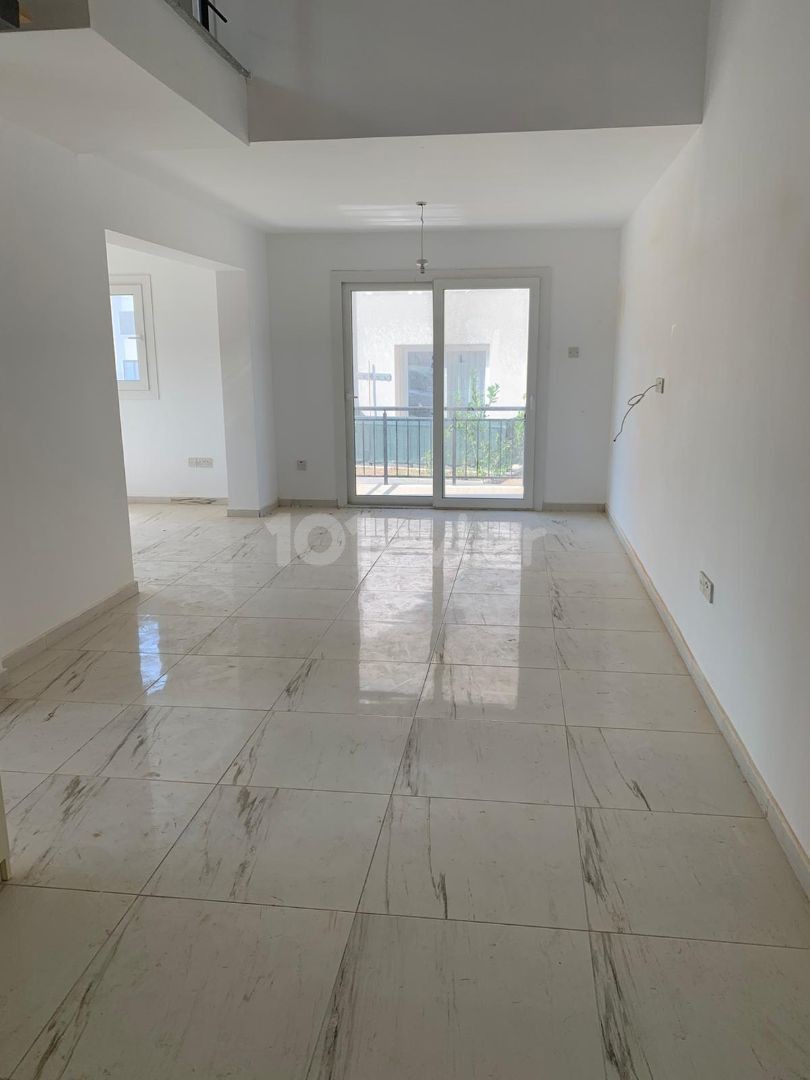 3+1 loft Wohnung zum Verkauf in Alsancak, Erdgeschoss!!! ** 