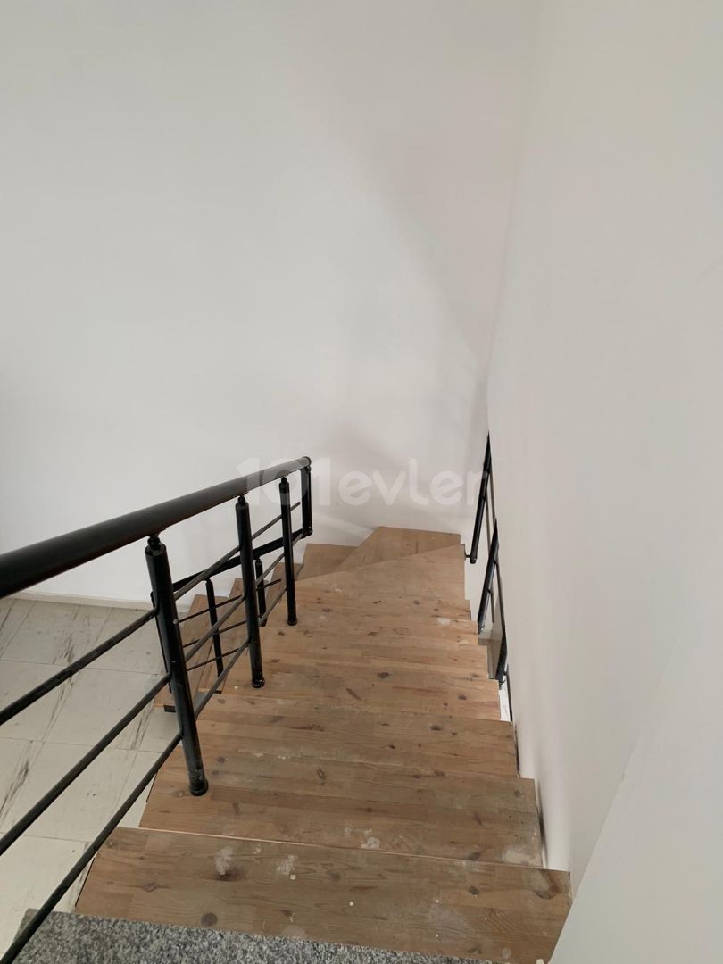 3+1 loft Wohnung zum Verkauf in Alsancak, Erdgeschoss!!! ** 