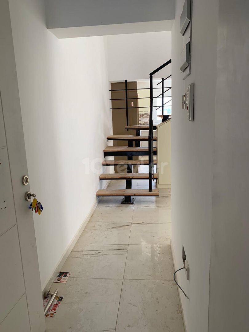 3+1 loft Wohnung zum Verkauf in Alsancak, Erdgeschoss!!! ** 