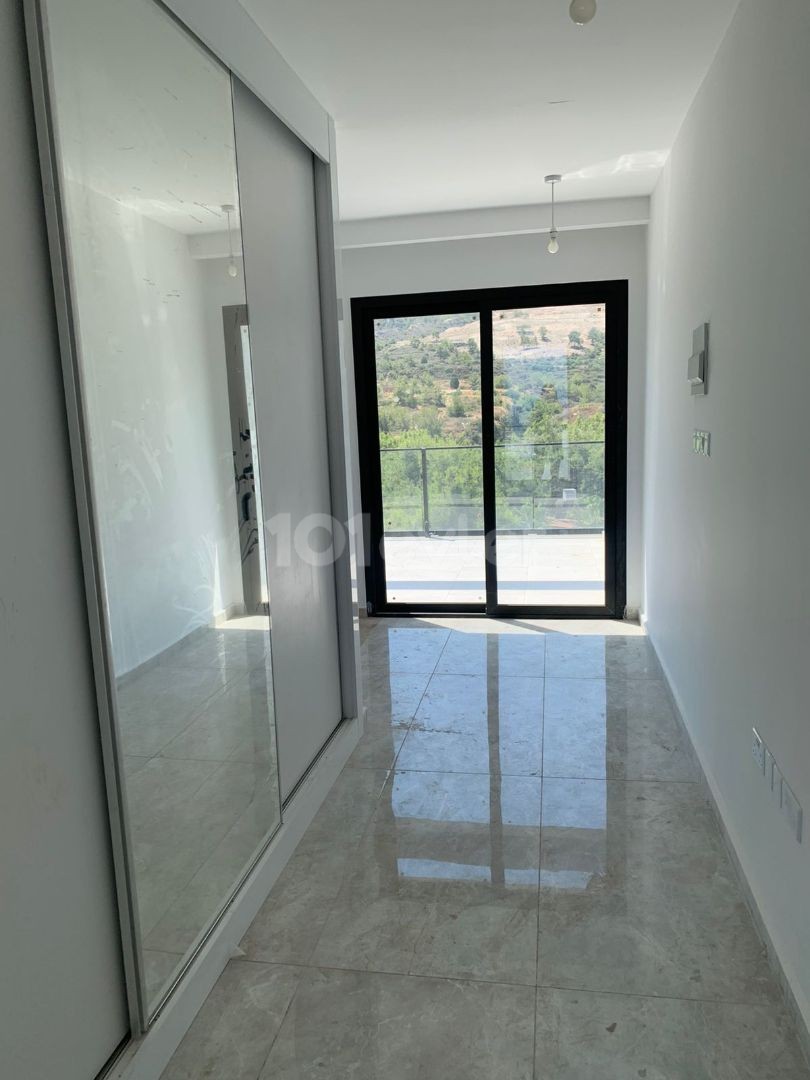 2 + 1 penthouse zum Verkauf im Zentrum von Kyrenia, mit Blick auf die Berge und das Meer, zu einem sehr erschwinglichen Preis!!!!! ** 