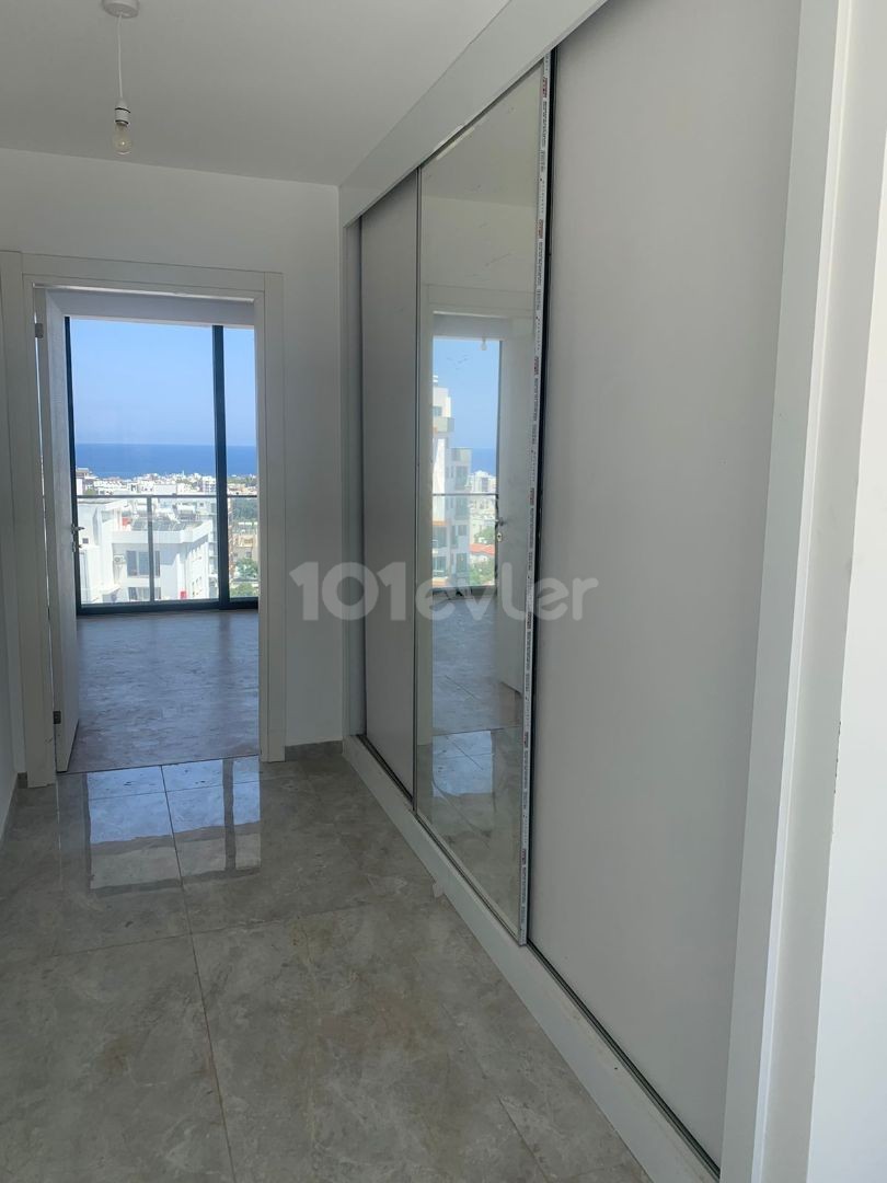 2 + 1 penthouse zum Verkauf im Zentrum von Kyrenia, mit Blick auf die Berge und das Meer, zu einem sehr erschwinglichen Preis!!!!! ** 