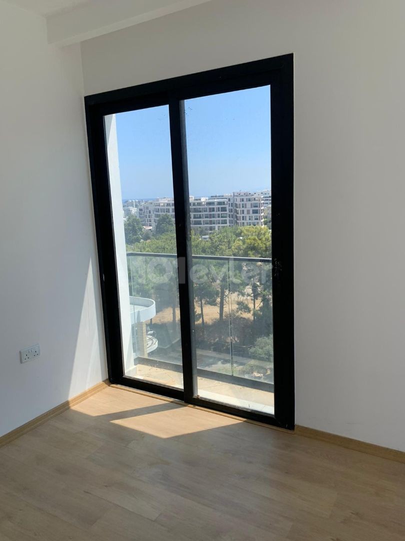 2 + 1 penthouse zum Verkauf im Zentrum von Kyrenia, mit Blick auf die Berge und das Meer, zu einem sehr erschwinglichen Preis!!!!! ** 