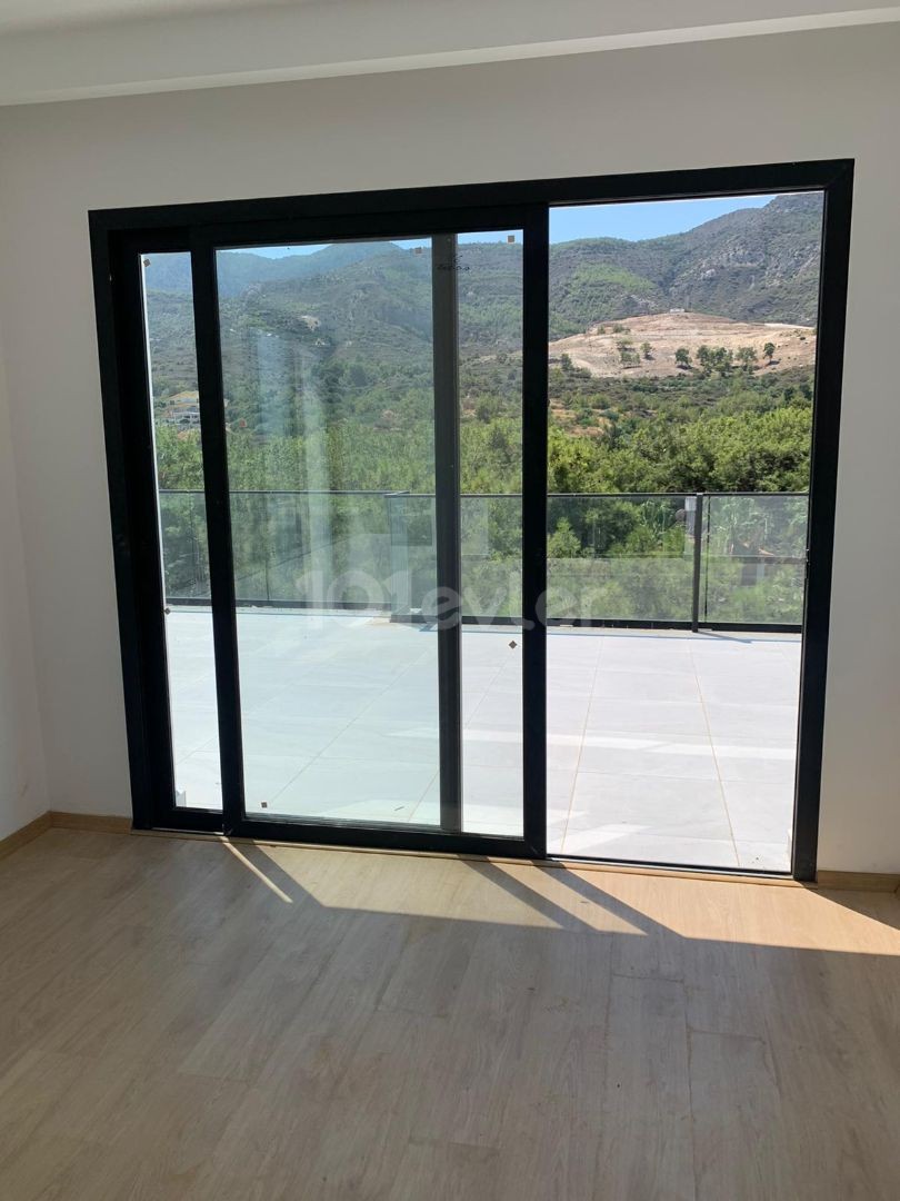 2 + 1 penthouse zum Verkauf im Zentrum von Kyrenia, mit Blick auf die Berge und das Meer, zu einem sehr erschwinglichen Preis!!!!! ** 