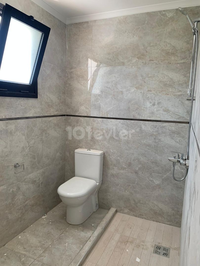 2 + 1 penthouse zum Verkauf im Zentrum von Kyrenia, mit Blick auf die Berge und das Meer, zu einem sehr erschwinglichen Preis!!!!! ** 