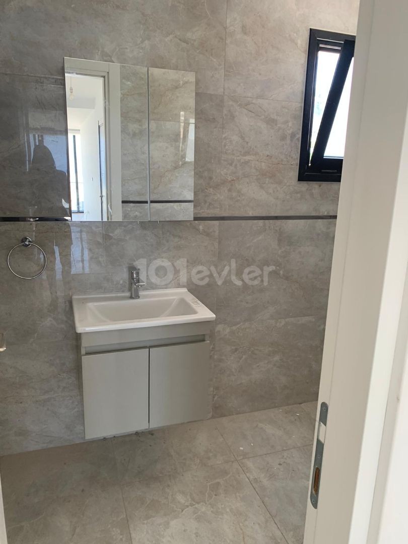 2 + 1 penthouse zum Verkauf im Zentrum von Kyrenia, mit Blick auf die Berge und das Meer, zu einem sehr erschwinglichen Preis!!!!! ** 