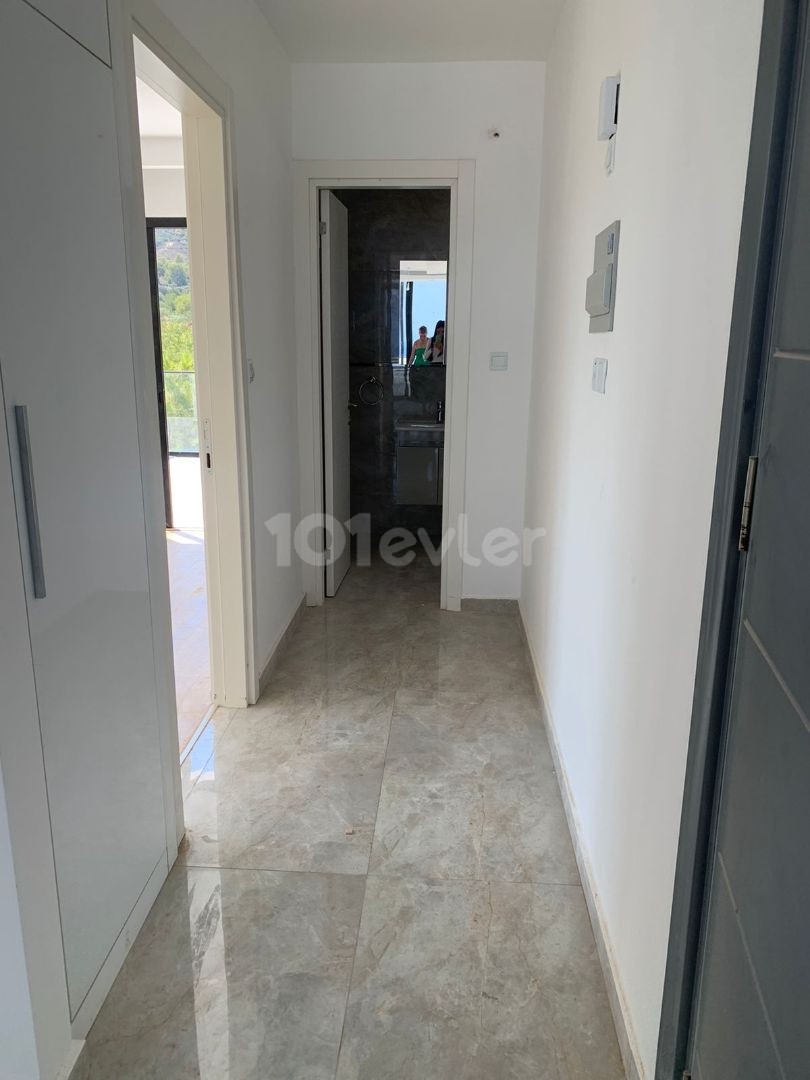 2 + 1 penthouse zum Verkauf im Zentrum von Kyrenia, mit Blick auf die Berge und das Meer, zu einem sehr erschwinglichen Preis!!!!! ** 