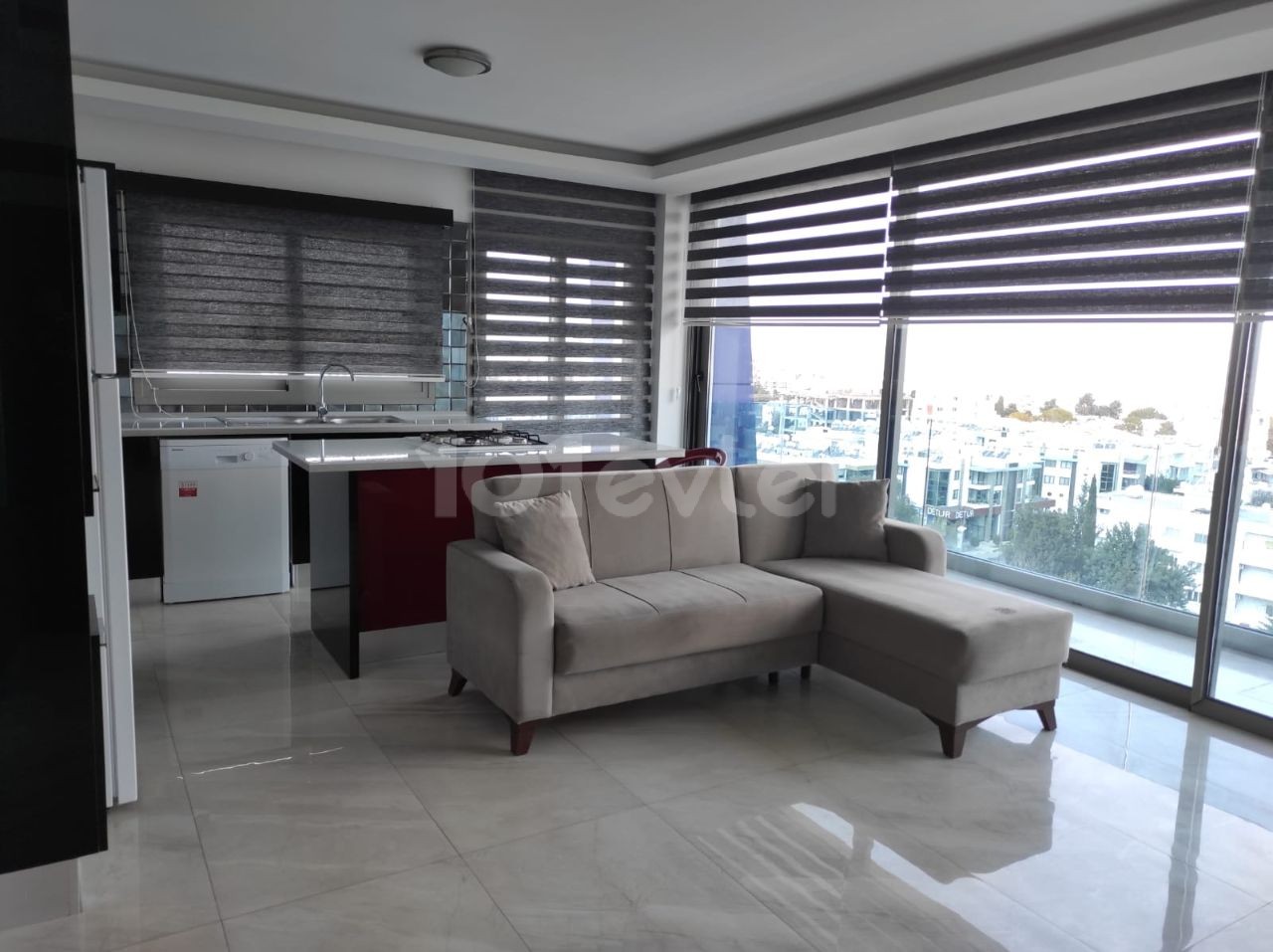 2 + 1 apartment for rent in Kyrenia center ** 