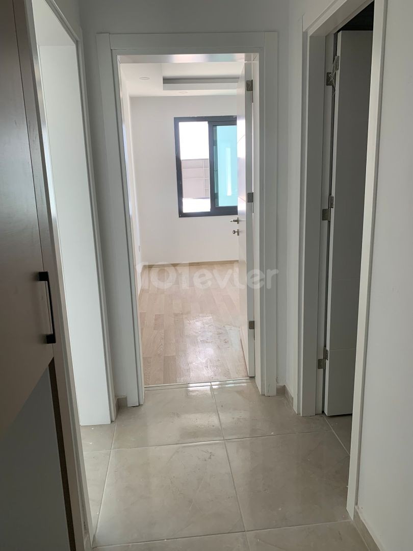 Neu 2+1 Wohnung mit Pool in Alsancak zu verkaufen ** 