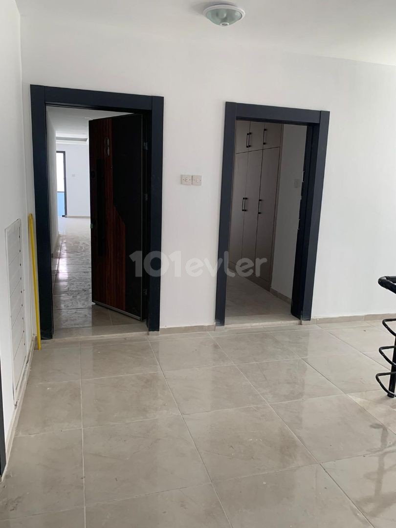 Neu 2+1 Wohnung mit Pool in Alsancak zu verkaufen ** 