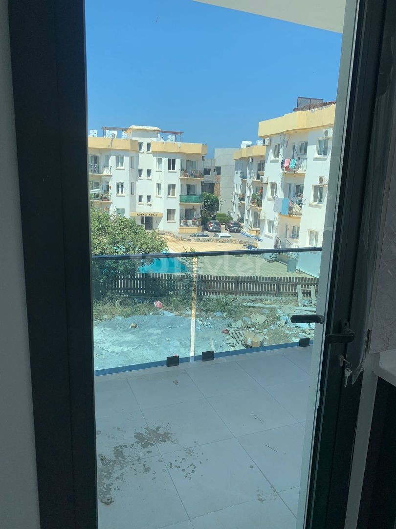 Neu 2+1 Wohnung mit Pool in Alsancak zu verkaufen ** 