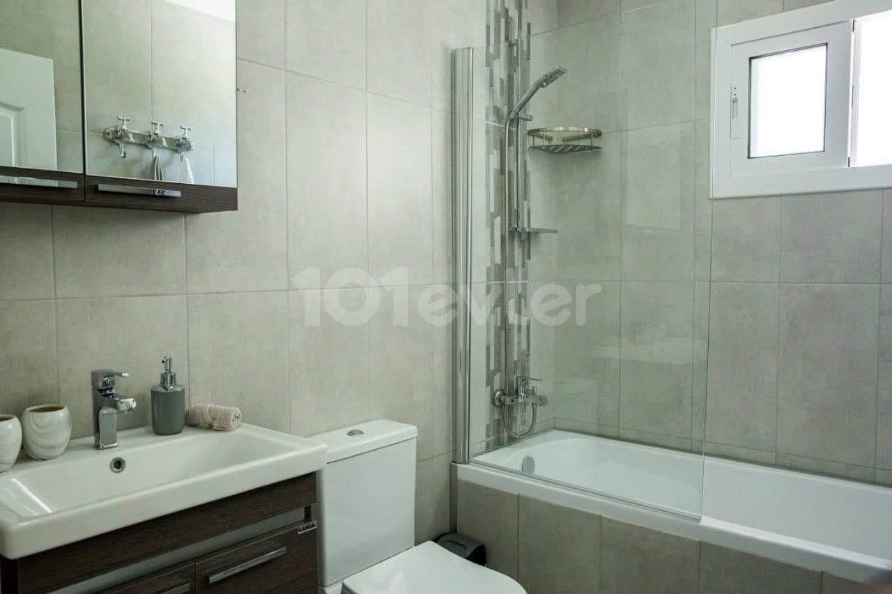 Karşıyakada 3+1  günlük kiralık lüks villa