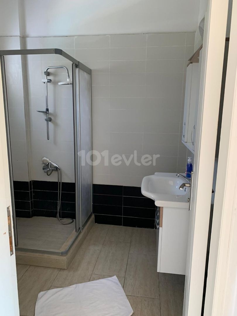 Karşıyakada 3+1 kiralık havuzlu  villa