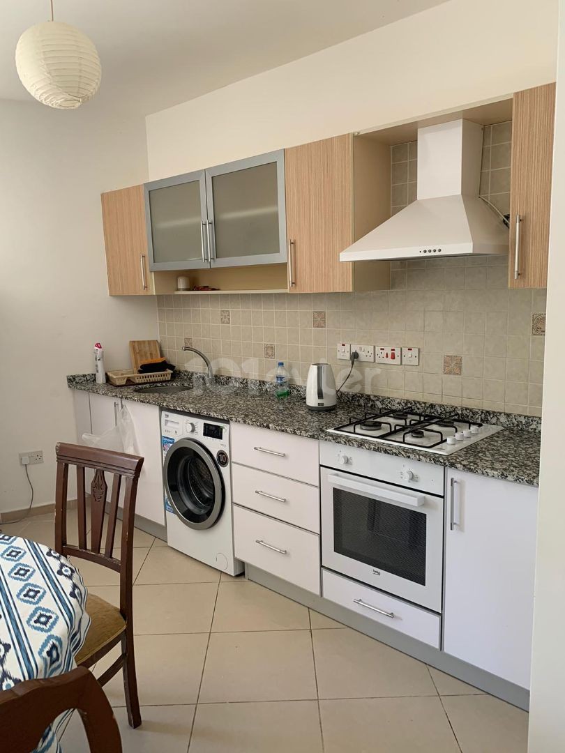 2+1 Wohnung zum Verkauf im Zentrum von Kyrenia, sehr erschwinglicher Preis!!!! ** 