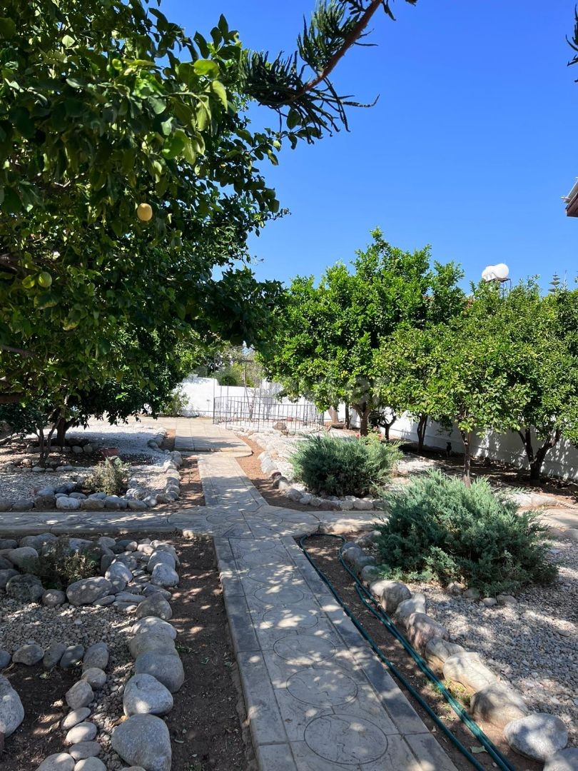 3 Schlafzimmer + Kinderspielzimmer zum Verkauf in Kyrenia Chatalkoyde, Garten sehr schöne Villa ** 