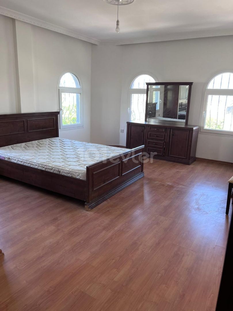 3 Schlafzimmer + Kinderspielzimmer zum Verkauf in Kyrenia Chatalkoyde, Garten sehr schöne Villa ** 