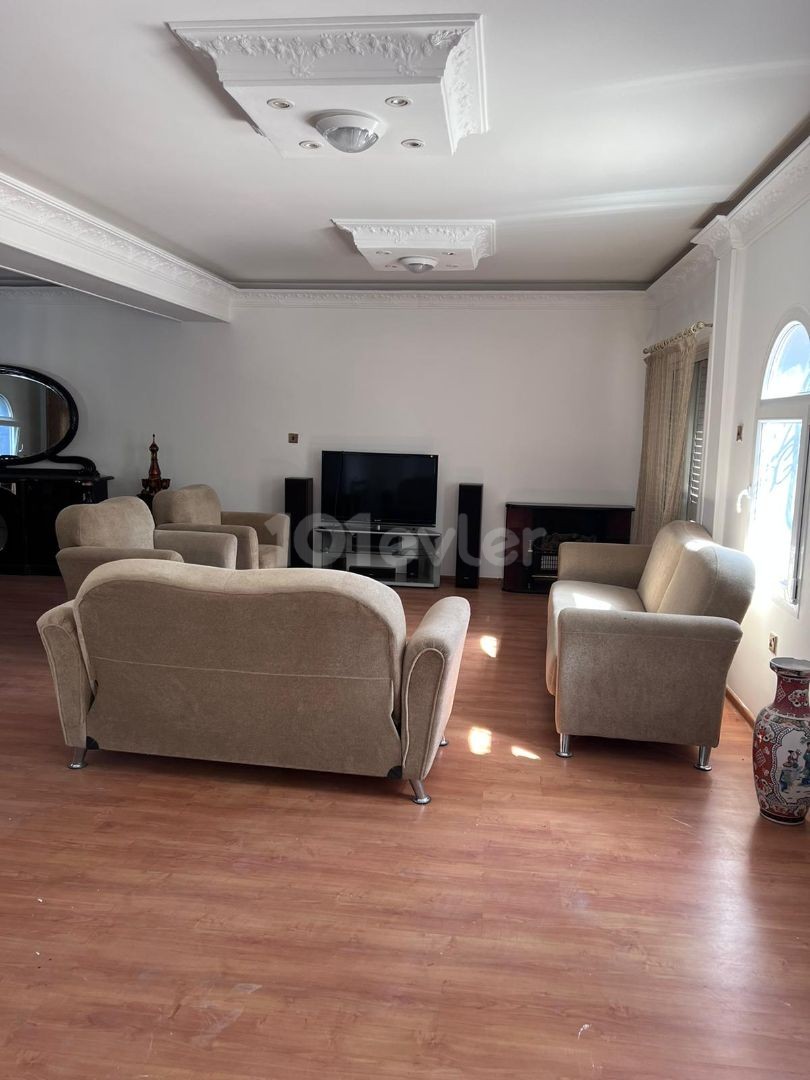 3 Schlafzimmer + Kinderspielzimmer zum Verkauf in Kyrenia Chatalkoyde, Garten sehr schöne Villa ** 