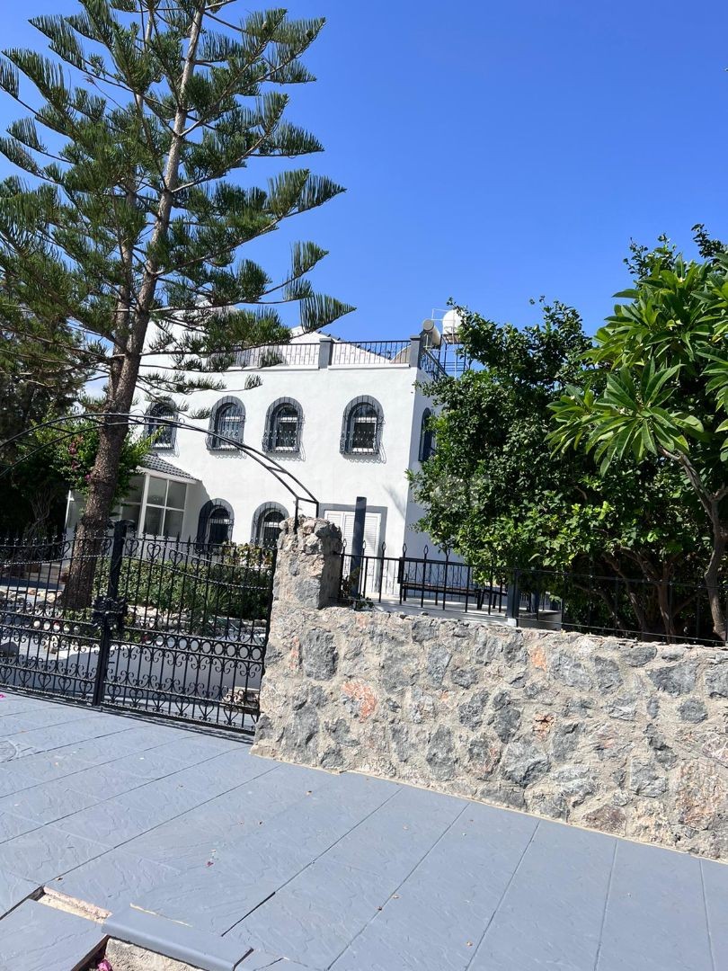 Kyrenia Catalkoyde 3 bedroom + children's playroom for sale , very beautiful luxury villa with garden ** 