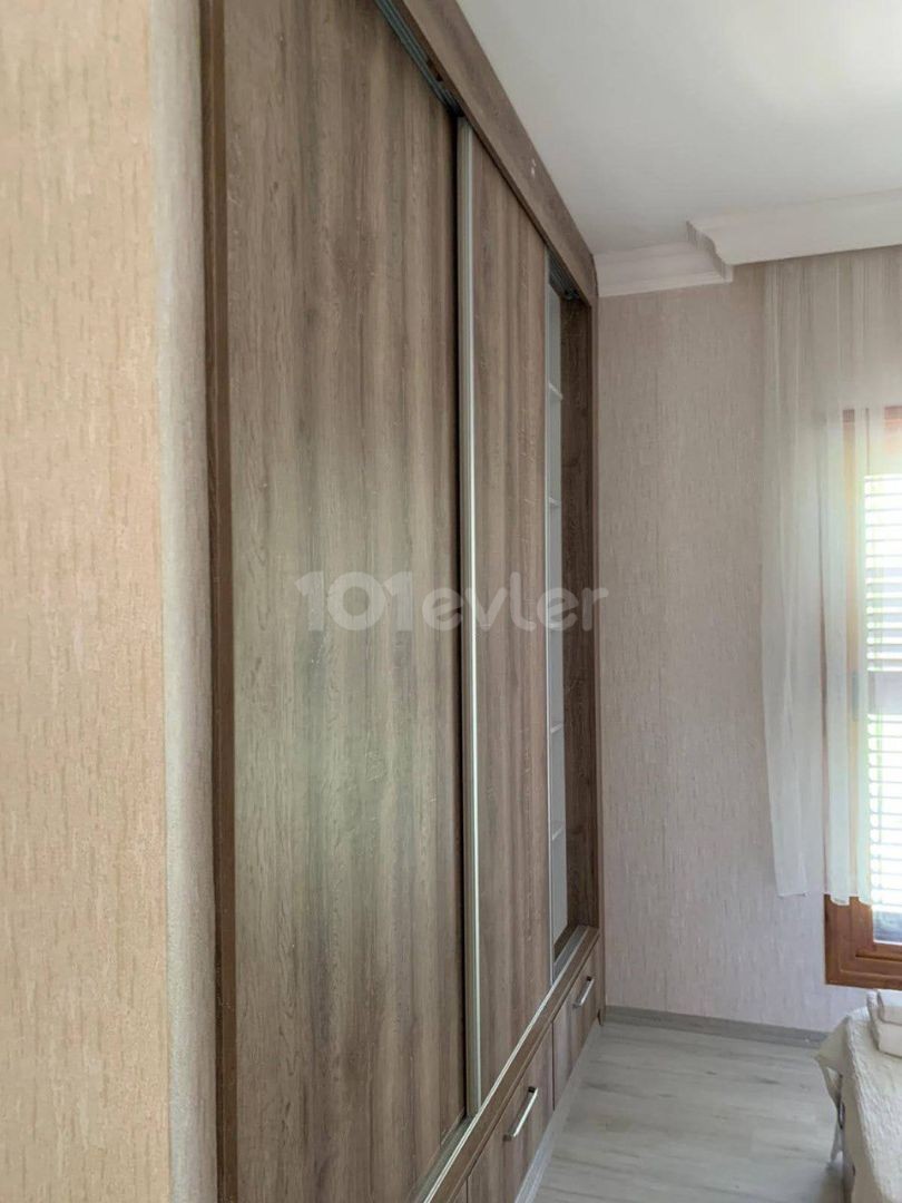 Karşıyakada 3+1 kiralık havuzlu villa