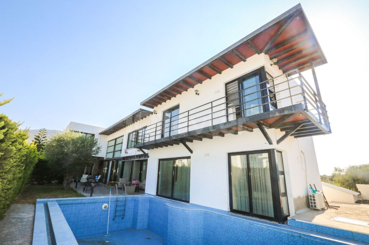 4+1 luxury villa for rent in Çatalköy