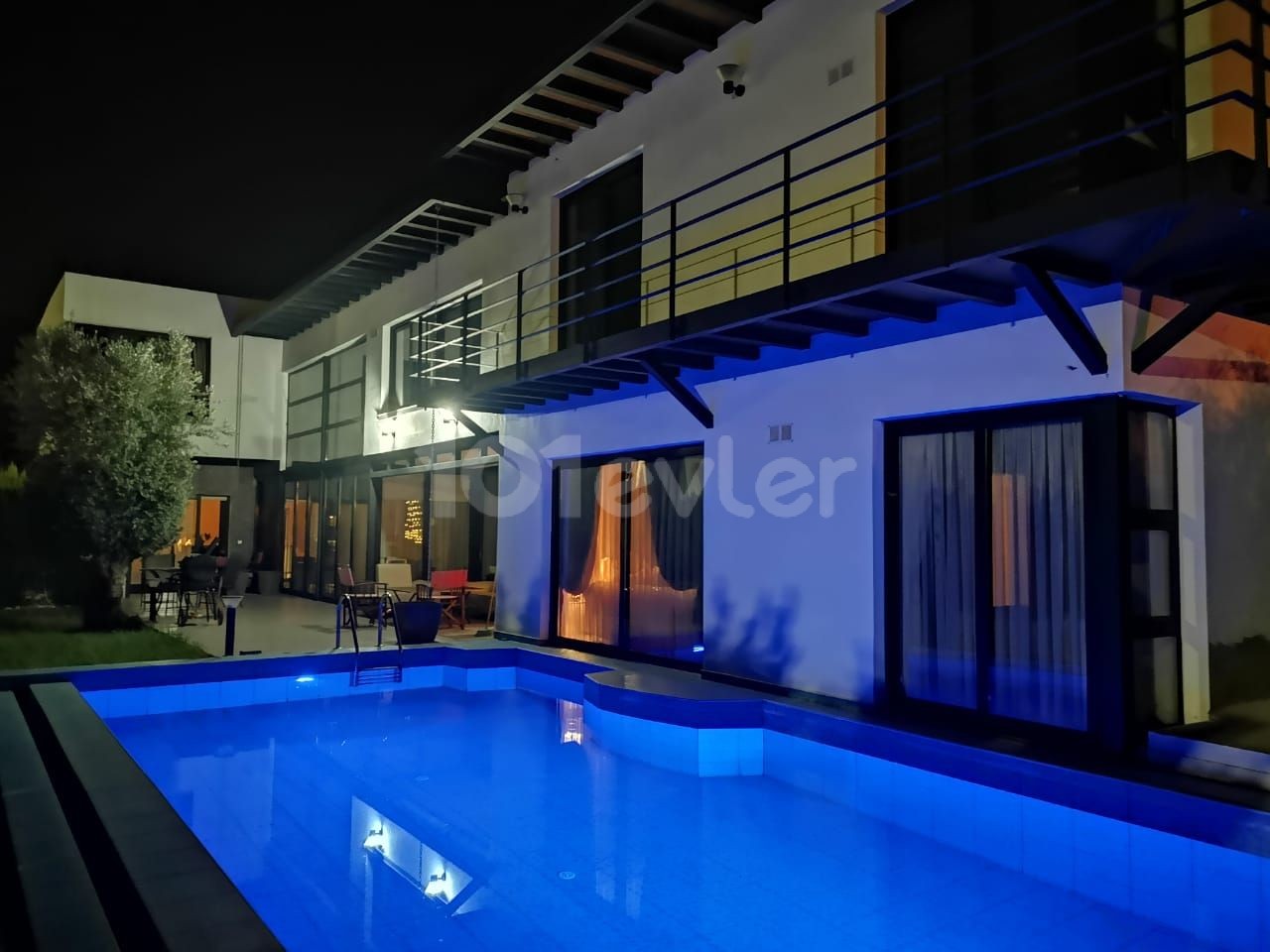 4+1 luxury villa for rent in Çatalköy