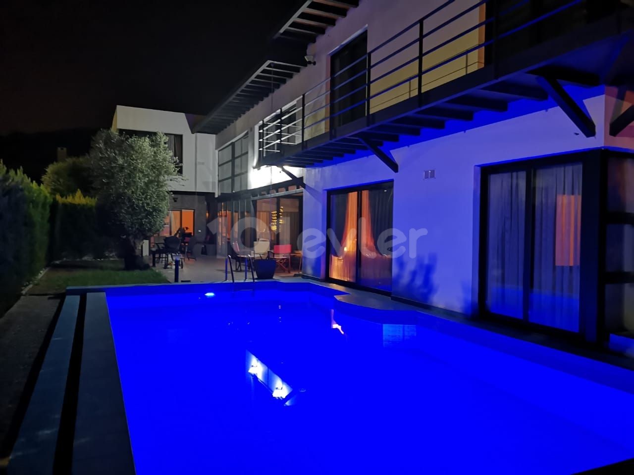 4+1 luxury villa for rent in Çatalköy