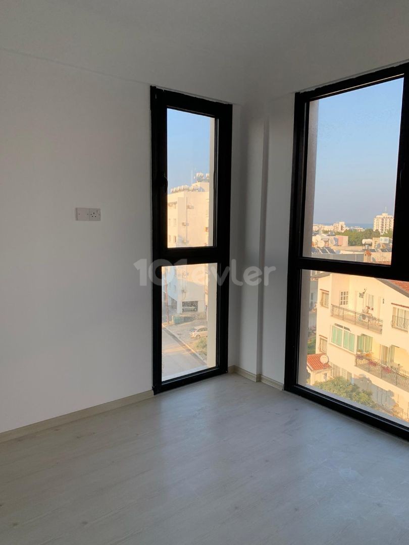 2+1 apartment for sale in Kyrenia Center,Sea views 