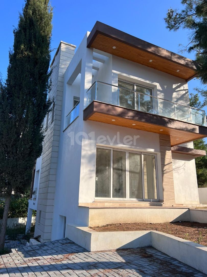 4+1 large villa for sale in Zeytinlik , with Turkish title