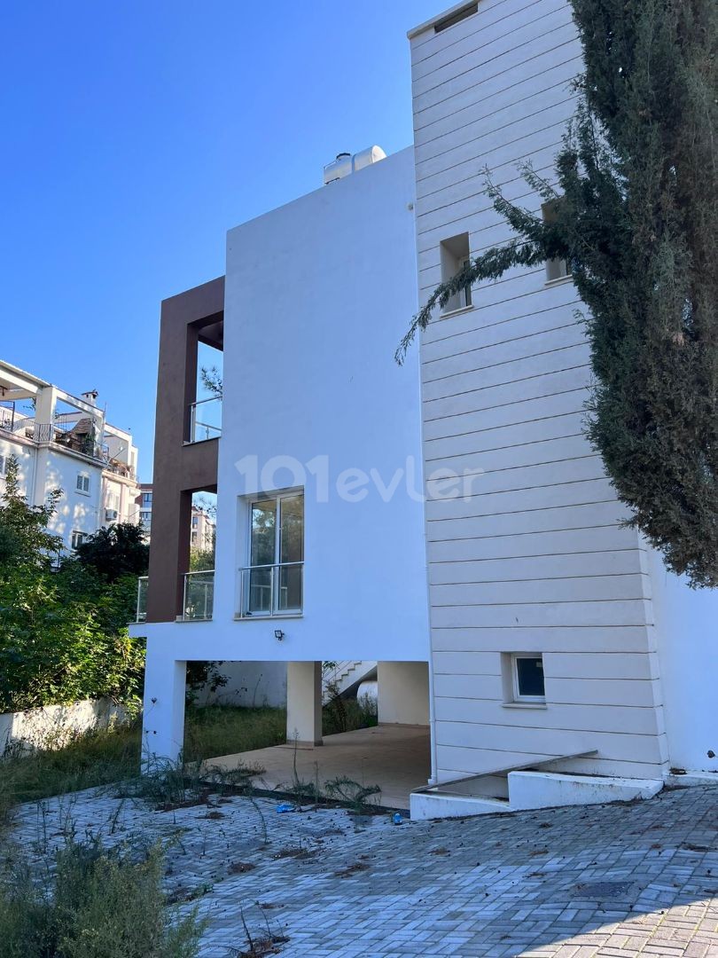 4+1 large villa for sale in Zeytinlik , with Turkish title