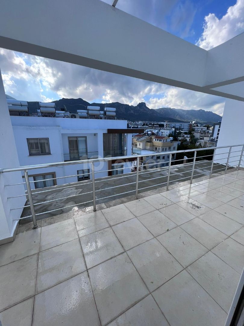 Neues 2+1 Penthouse zum Verkauf in Girne Merkez