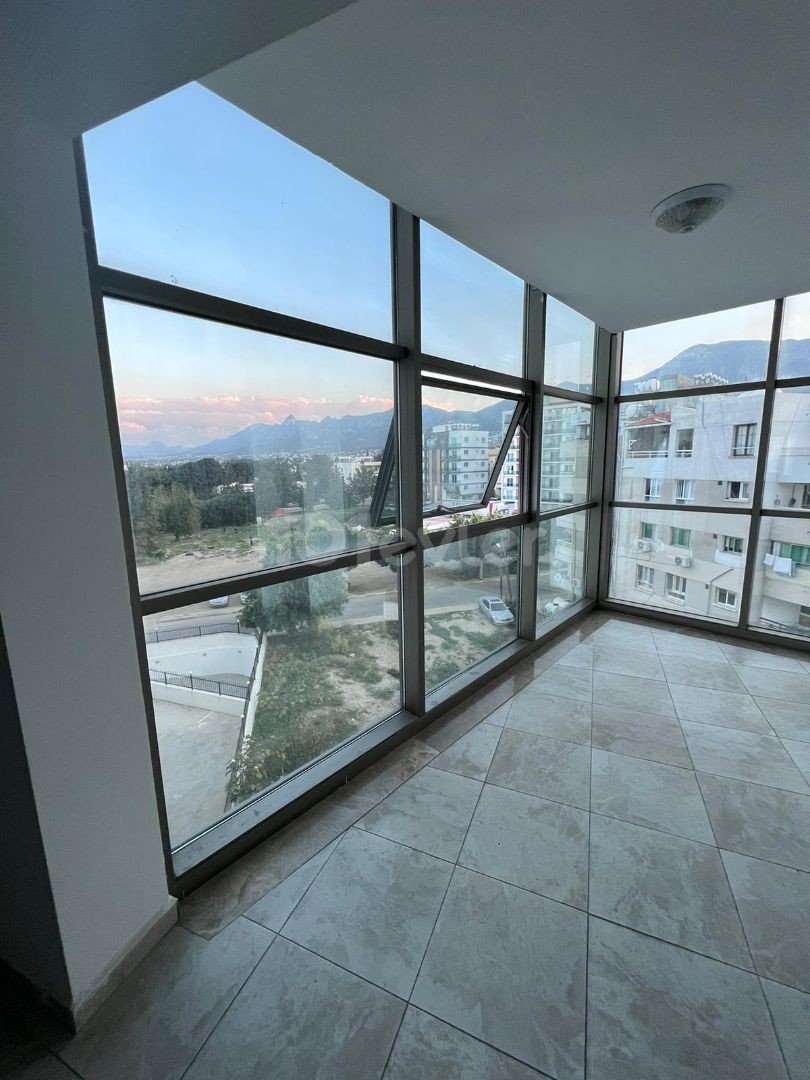 Girne Merkezde satılık 2+1 full eşyalı daire