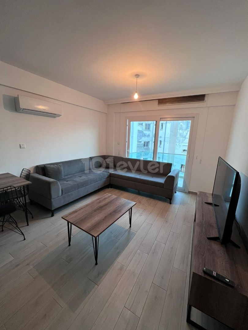 Girne Merkezde satılık 2+1 full eşyalı daire