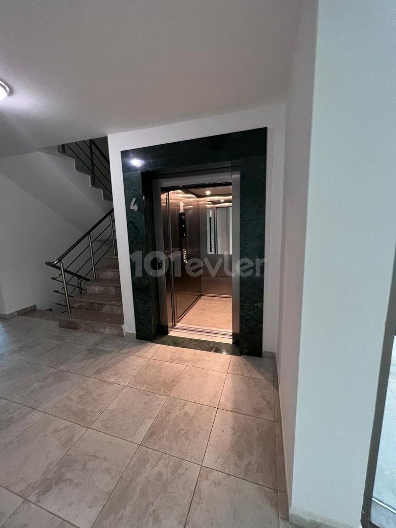 Girne Merkezde satılık 2+1 full eşyalı daire