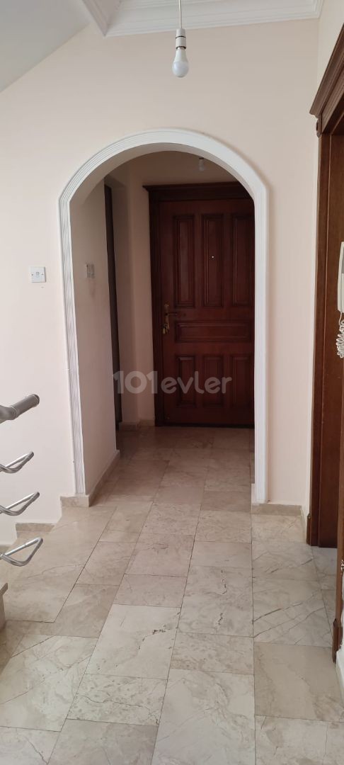 Spacious 5+2 villa for sale in Edremit