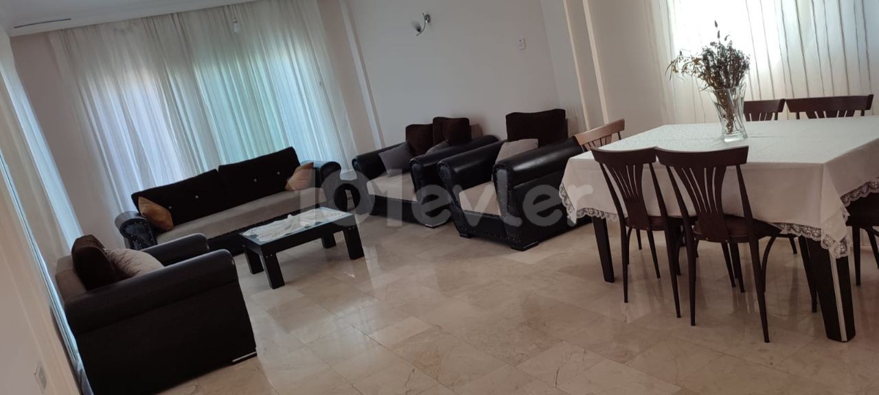 Spacious 5+2 villa for sale in Edremit