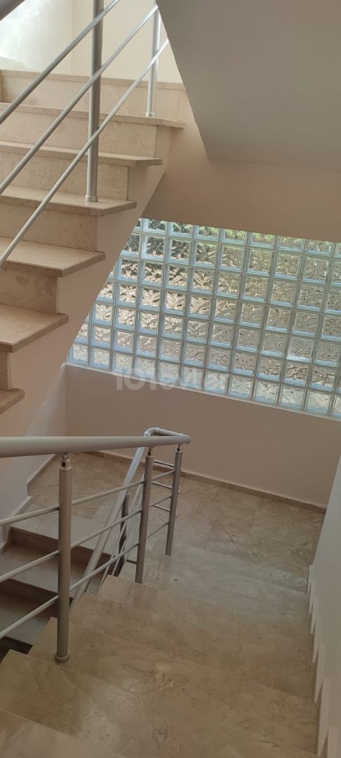 Spacious 5+2 villa for sale in Edremit