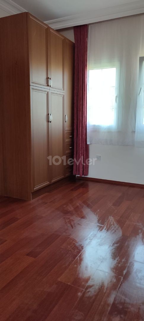 Spacious 5+2 villa for sale in Edremit