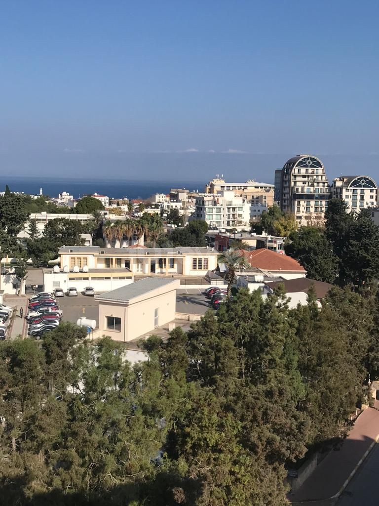 3+1 Wohnung zum Verkauf im Zentrum von Kyrenia