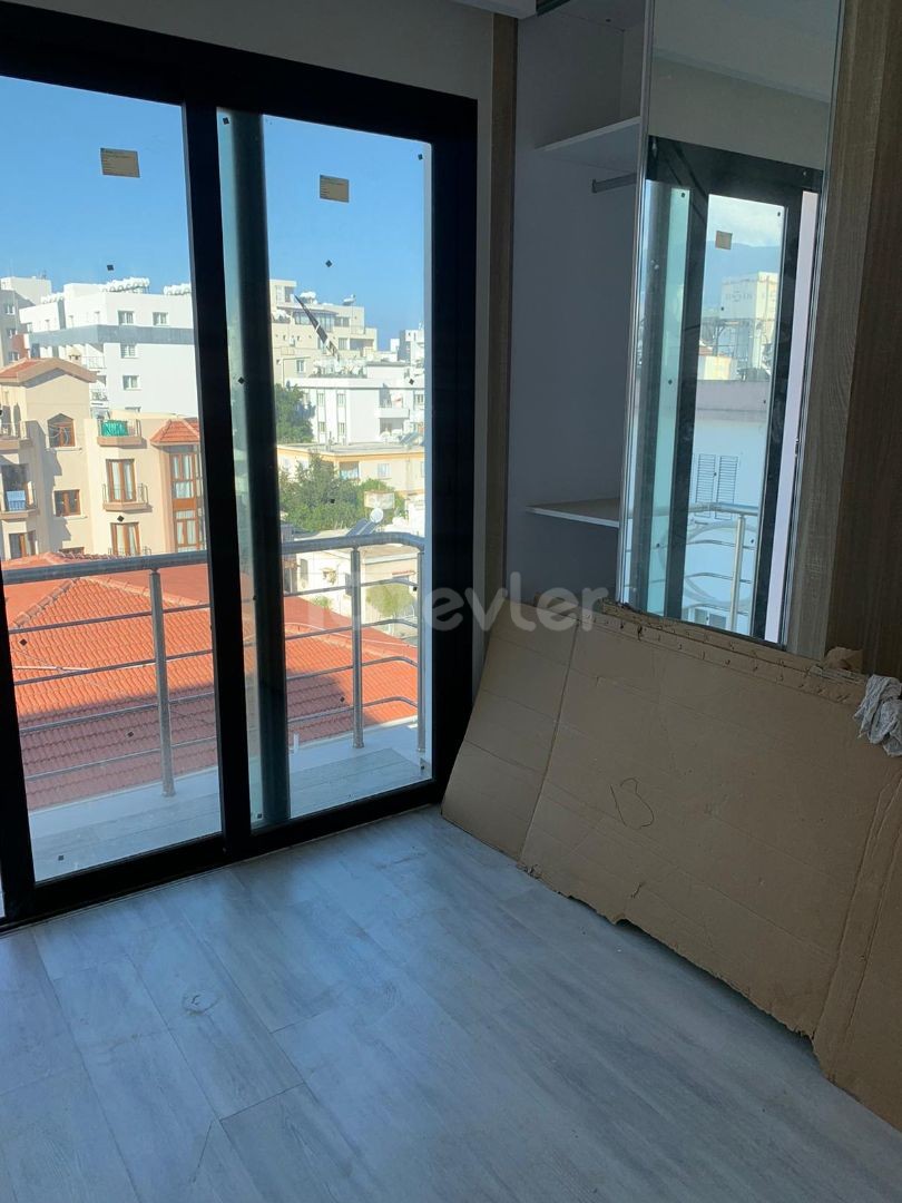 Girne Merkez’de satılık 2+1 daire,Deniz manzaralı