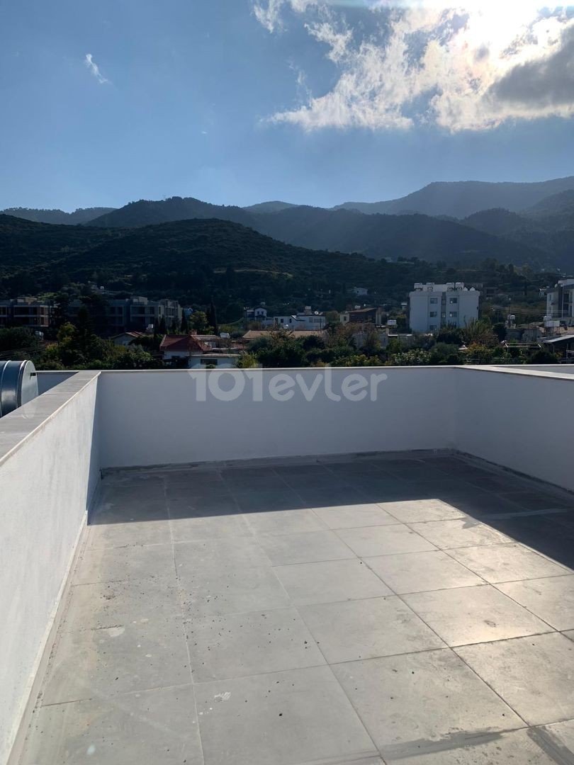 2+1 Luxus-Penthouse zum Verkauf in Alsancak