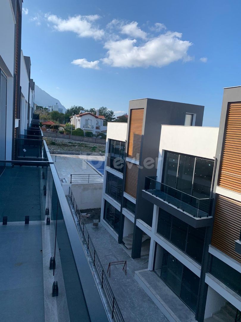 2+1 Luxus-Penthouse zum Verkauf in Alsancak